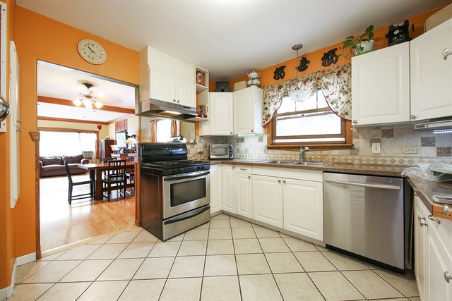 8136 Christie Ave, Lyons, IL 60534 photo 6