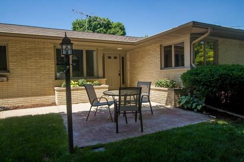 515 E High St, Sycamore, IL 60178 photo 2