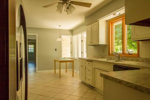 515 E High St, Sycamore, IL 60178 photo 5