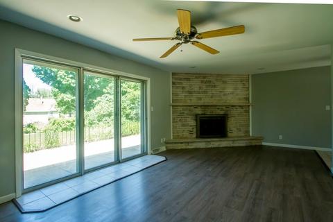 515 E High St, Sycamore, IL 60178 photo 8