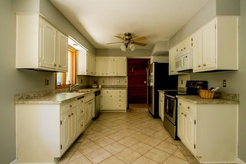 515 E High St, Sycamore, IL 60178 photo 4