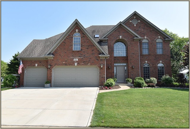 890 Moorehead Dr, Batavia, IL 60510 photo 1