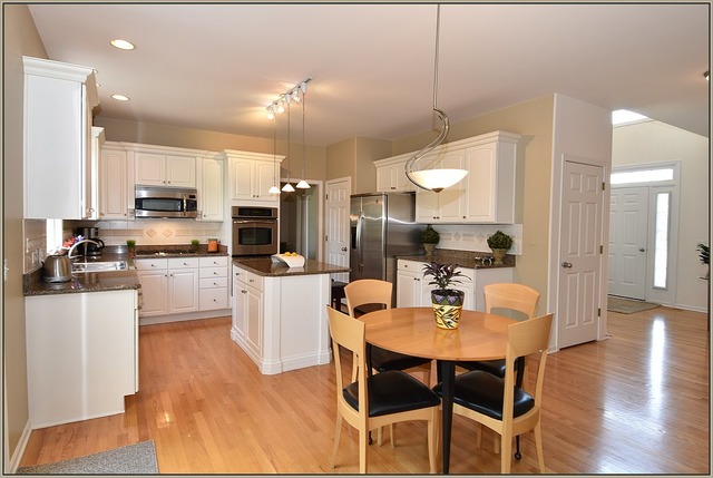 890 Moorehead Dr, Batavia, IL 60510 photo 4