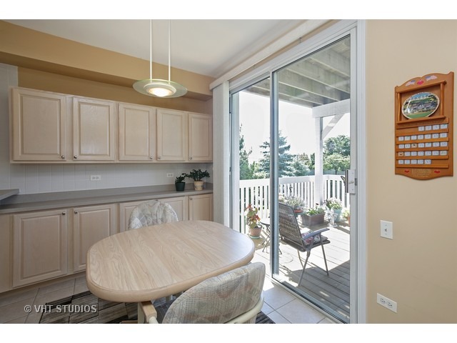990 Mesa Dr, Elgin, IL 60123 photo 6