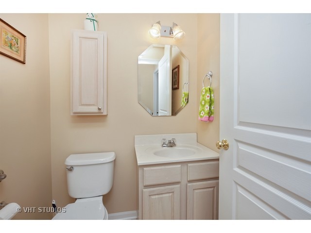 990 Mesa Dr, Elgin, IL 60123 photo 10