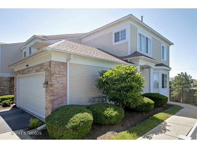 990 Mesa Dr, Elgin, IL 60123 photo 1