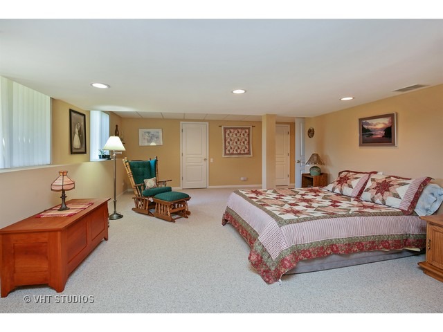 990 Mesa Dr, Elgin, IL 60123 photo 12
