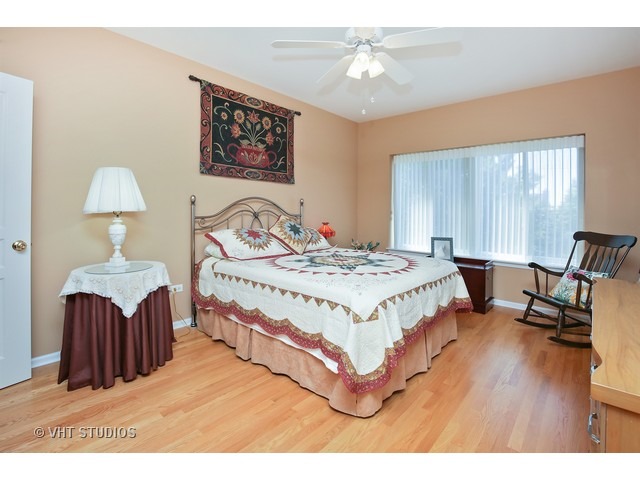 990 Mesa Dr, Elgin, IL 60123 photo 7