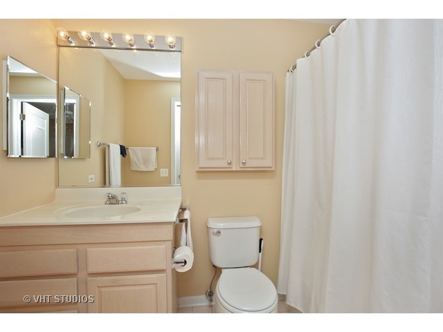 990 Mesa Dr, Elgin, IL 60123 photo 8