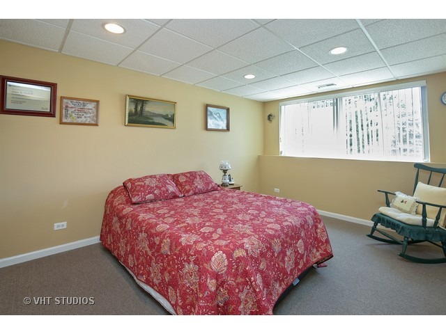 990 Mesa Dr, Elgin, IL 60123 photo 11