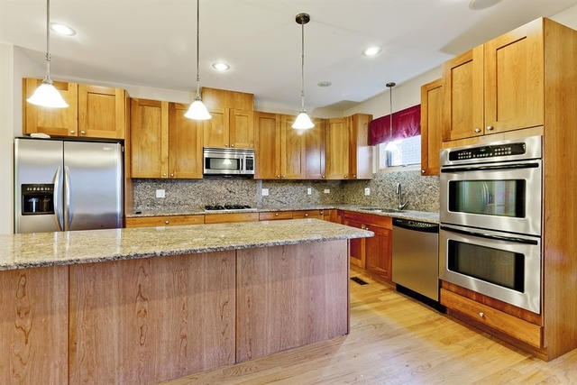 2828 S Lock St, Chicago, IL 60608 photo 4