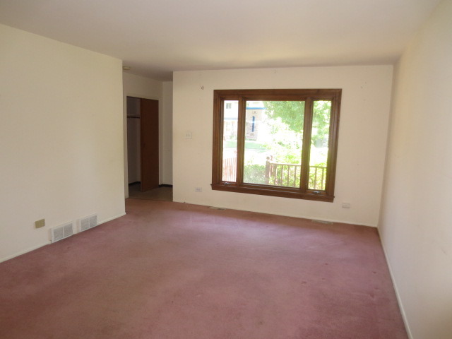 2211 Oak Ln, Rolling Meadows, IL 60008 photo 3