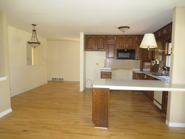 2211 Oak Ln, Rolling Meadows, IL 60008 photo 12