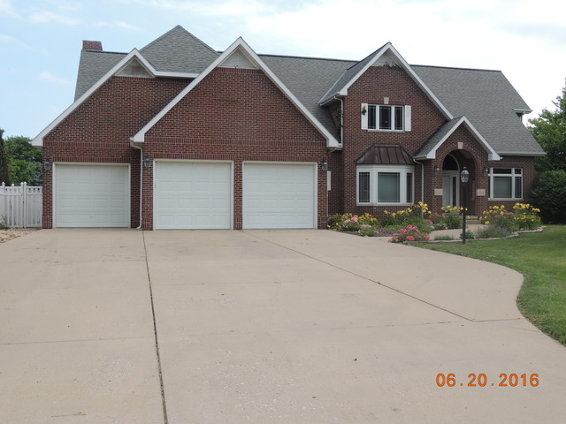 733 28th St, Peru, IL 61354 photo 1
