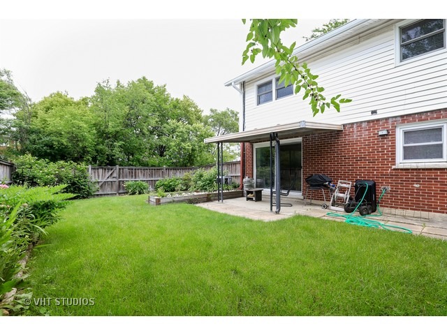 8850 Robin Dr, Des Plaines, IL 60016 photo 10
