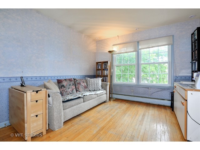 8850 Robin Dr, Des Plaines, IL 60016 photo 8