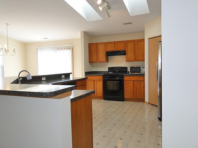 1585 Millbrook Dr, Algonquin, IL 60102 photo 5