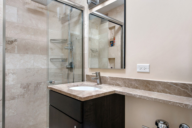 222 E Pearson St #2202, Chicago, IL 60611 photo 9