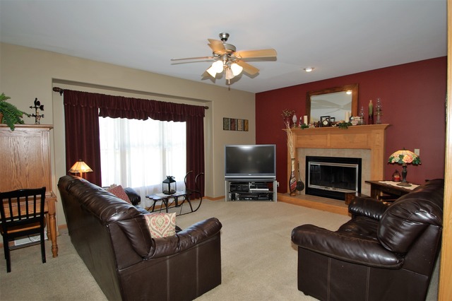 7998 Joy Ln, Roscoe, IL 61073 photo 2