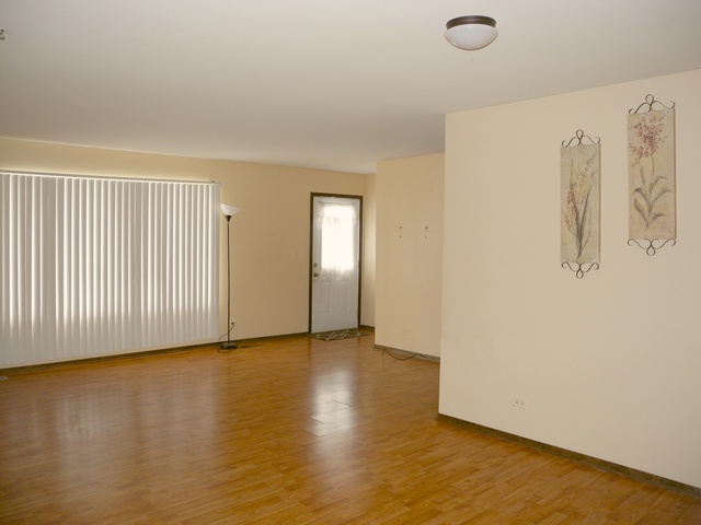 1361 Corley Dr, Elgin, IL 60120 photo 3