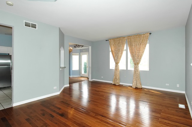 1124 Delta Dr, Elgin, IL 60123 photo 3