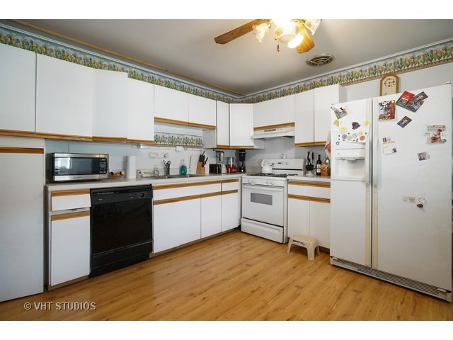2410 Kirchoff Rd, Rolling Meadows, IL 60008 photo 4