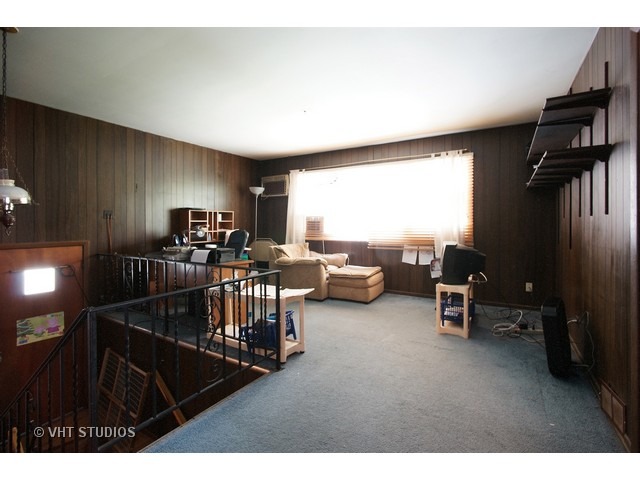 2410 Kirchoff Rd, Rolling Meadows, IL 60008 photo 5