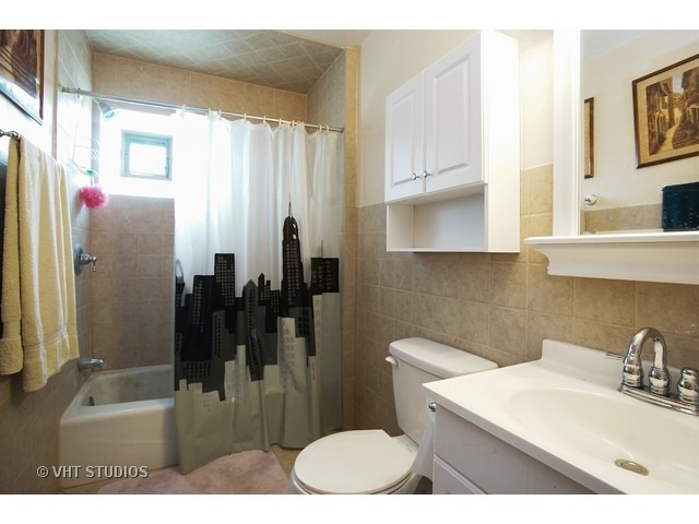 2410 Kirchoff Rd, Rolling Meadows, IL 60008 photo 9