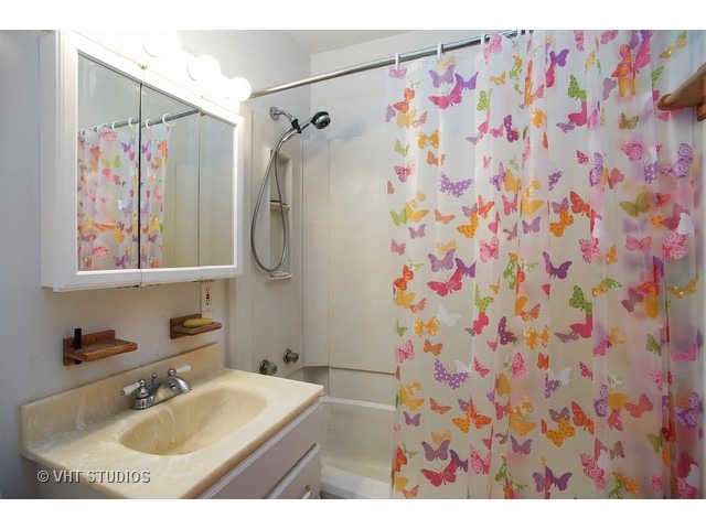 2410 Kirchoff Rd, Rolling Meadows, IL 60008 photo 8