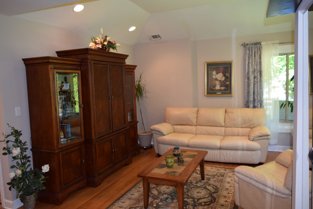 981 E Walnut Ave, Des Plaines, IL 60016 photo 11
