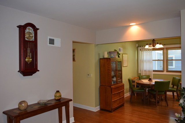 981 E Walnut Ave, Des Plaines, IL 60016 photo 8