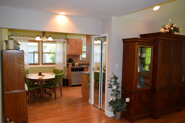 981 E Walnut Ave, Des Plaines, IL 60016 photo 9