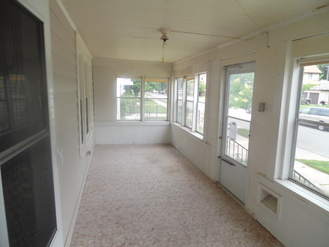 413 Watson St, Aurora, IL 60505 photo 2