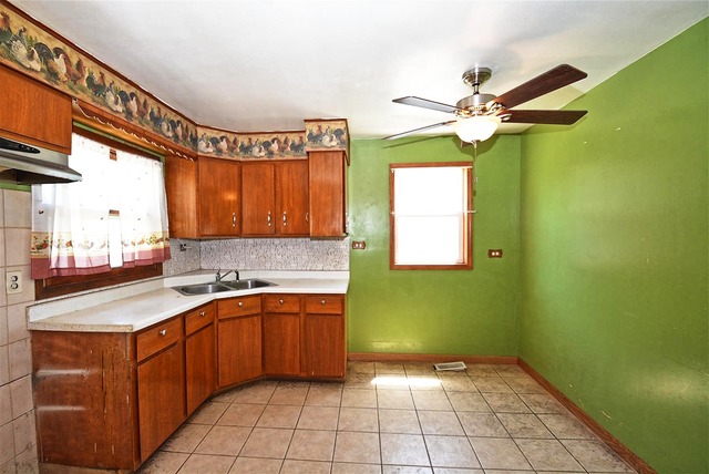7541 Beloit Ave, Bridgeview, IL 60455 photo 5