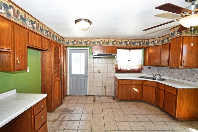 7541 Beloit Ave, Bridgeview, IL 60455 photo 4
