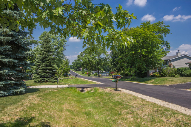 2103 Old Elm Rd, Lindenhurst, IL 60046 photo 23