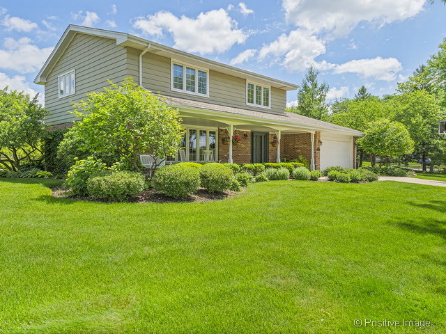 7717 Appletree Ln, Willowbrook, IL 60527 photo 2