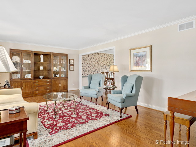7717 Appletree Ln, Willowbrook, IL 60527 photo 6