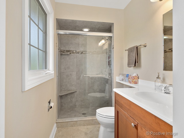 7717 Appletree Ln, Willowbrook, IL 60527 photo 15