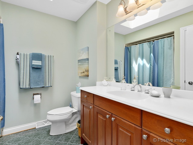 7717 Appletree Ln, Willowbrook, IL 60527 photo 20
