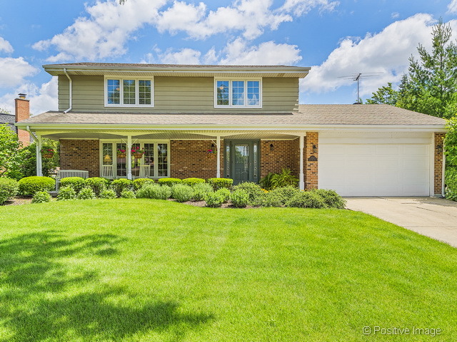 7717 Appletree Ln, Willowbrook, IL 60527 photo 1