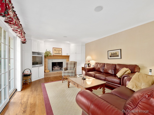 7717 Appletree Ln, Willowbrook, IL 60527 photo 12