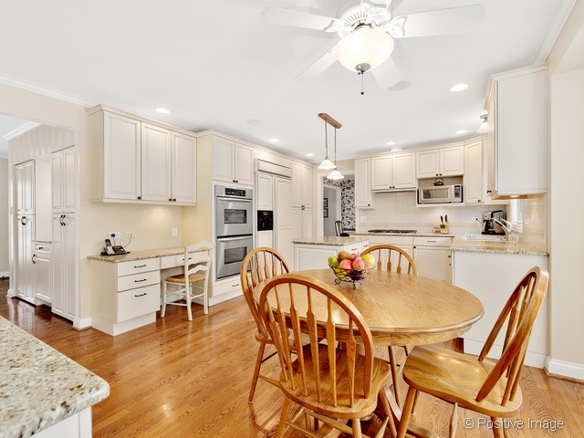 7717 Appletree Ln, Willowbrook, IL 60527 photo 10