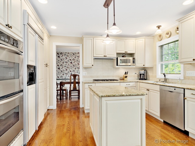 7717 Appletree Ln, Willowbrook, IL 60527 photo 11