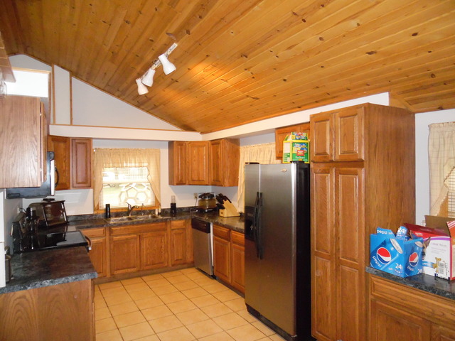 312 Nippersink Dr, Mchenry, IL 60050 photo 3