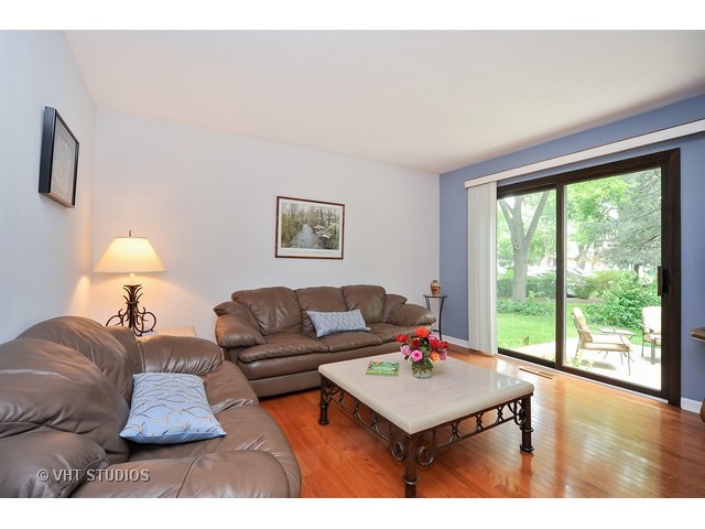 1580 Tahoe Circle Dr, Wheeling, IL 60090 photo 2
