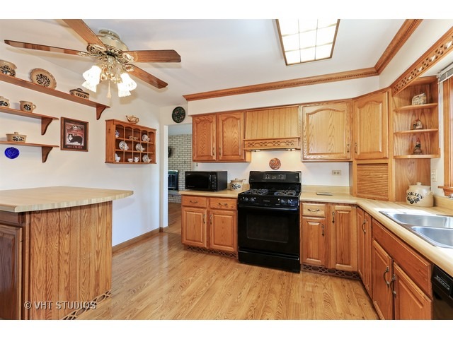 1310 E Thayer St, Mount Prospect, IL 60056 photo 6