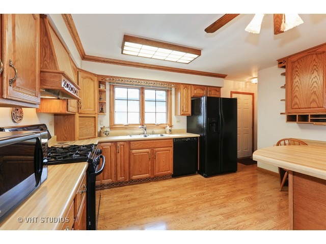 1310 E Thayer St, Mount Prospect, IL 60056 photo 4