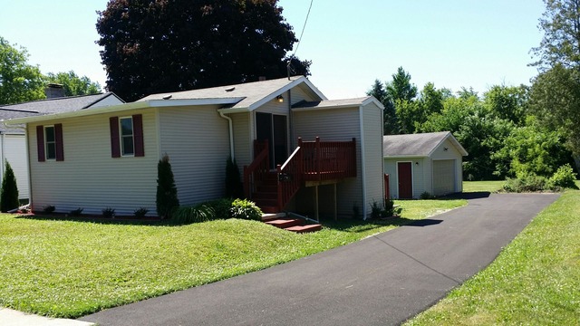 717 Dewey St, Harvard, IL 60033 photo 1