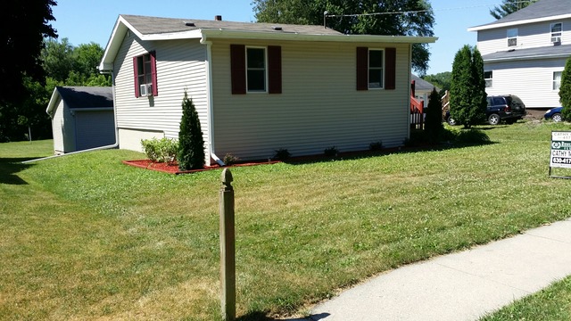 717 Dewey St, Harvard, IL 60033 photo 3